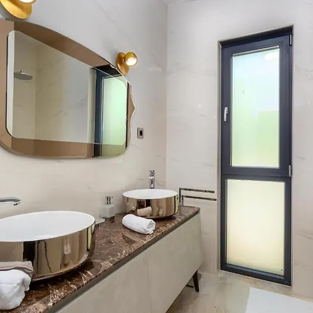 Awesome In With Heated Swimming Pool 度假居 *