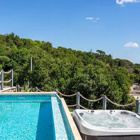 Awesome In With Heated Swimming Pool 度假居 *