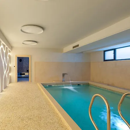 度假居 Awesome In With Heated Swimming Pool 里耶卡