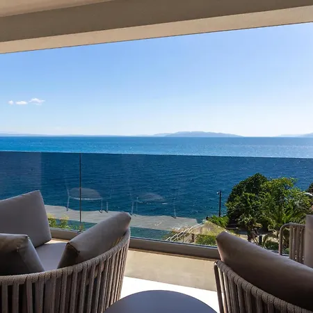Awesome In With Heated Swimming Pool Holiday home