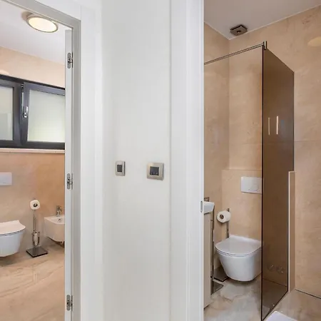 Awesome In With Heated Swimming Pool *